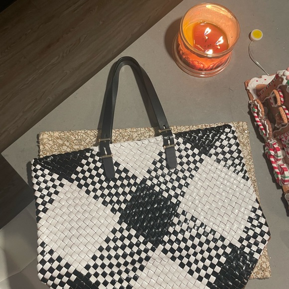 Gorgeous Furla Italian leather tote - Picture 10 of 11